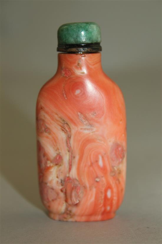 A Chinese coral snuff bottle, 1800-1900, 5.7cm, filler to natural faults